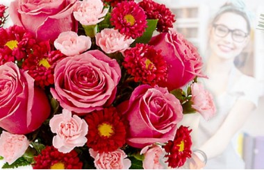 L'Agitateur Floral | image du Bouquet Surprise du fleuriste tons roses et rouges