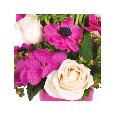 mosaïque : vue sur une rose, orchidée, anémones