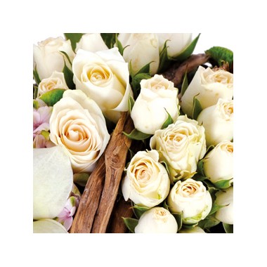 mosaïque : vue sur les roses blanches du coeur